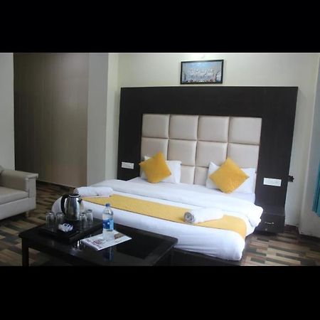 Hotel Stay Well Banikhet Luaran gambar
