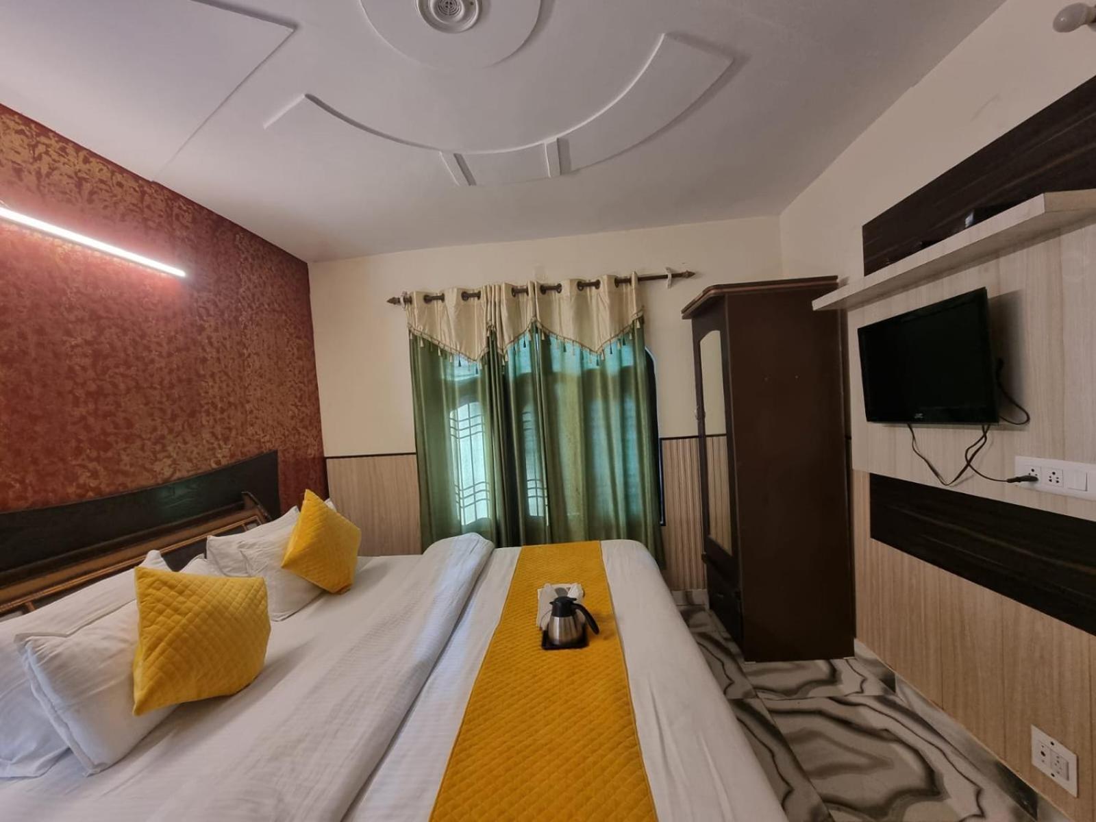 Hotel Stay Well Banikhet Luaran gambar