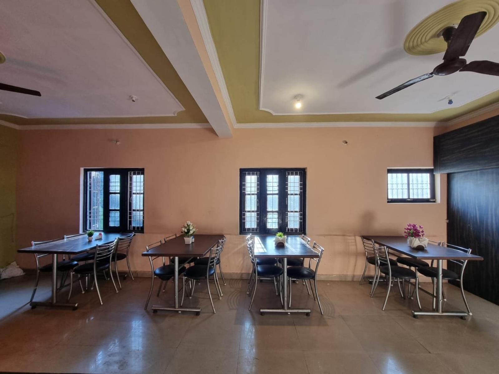Hotel Stay Well Banikhet Luaran gambar