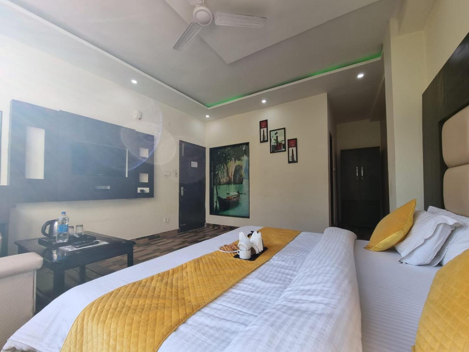 Hotel Stay Well Banikhet Luaran gambar