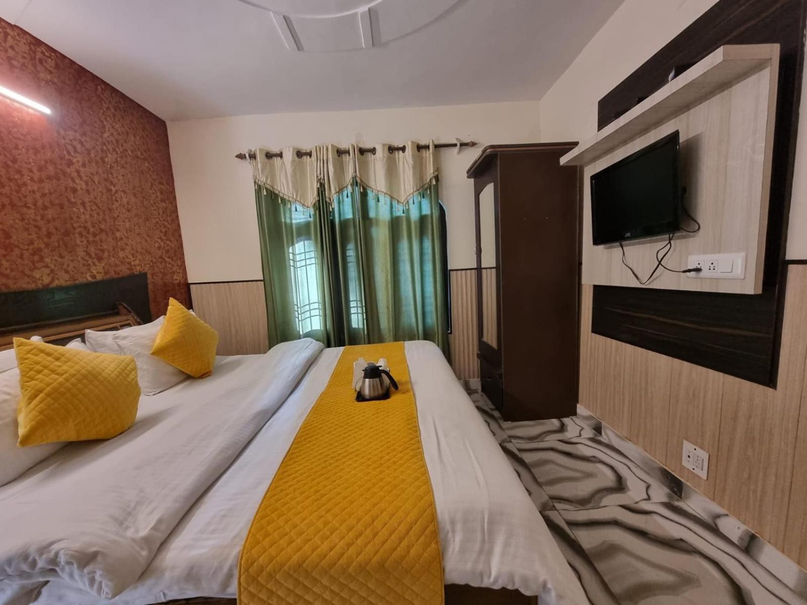 Hotel Stay Well Banikhet Luaran gambar