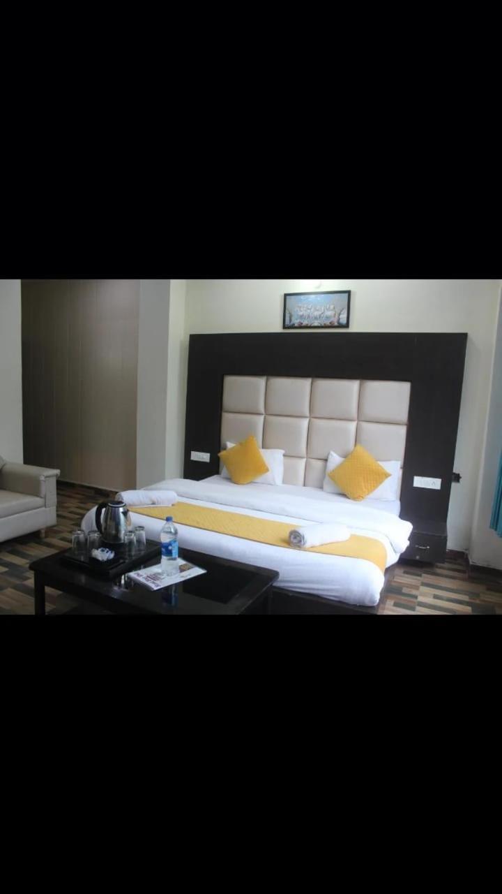 Hotel Stay Well Banikhet Luaran gambar