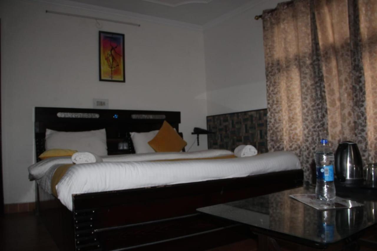 Hotel Stay Well Banikhet Luaran gambar